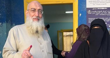 ياسر برهامى وزوجته يدليان بصوتيهما فى انتخابات الرئاسة 2024