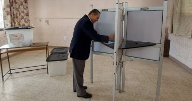 مساعد وزير التعليم للأبنية التعليمية يدلى بصوته فى انتخابات الرئاسة 2024