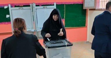 راهبات كنيسة العذراء مريم بالجمالية يدلين بأصواتهن فى الانتخابات.. صور