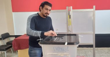 ياسر جلال يدلى بصوته فى الانتخابات الرئاسية ويحث المواطنين على المشاركة