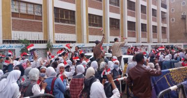 مسيرة فى حب مصر لطلاب التربية والتعليم أمام لجان الانتخابات الرئاسية بأسوان