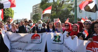 نائبة: مشاركة المصريين الكبيرة فى العملية الانتخابية رسالة قوية للعالم   