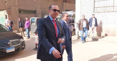 رئيس حملة المرشح عبد الفتاح السيسي يدلى بصوته فى لجنة منشأة البكارى بالجيزة