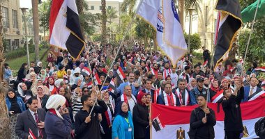 مسيرة حاشدة لآلاف الطلاب بجامعة القاهرة للدعوة للمشاركة بالانتخابات..  صور