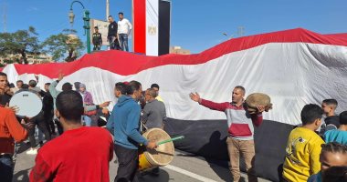أتوبيسات تحيا مصر تجوب شوارع المنيا بالأغانى الوطنية للحث على المشاركة بالانتخابات
