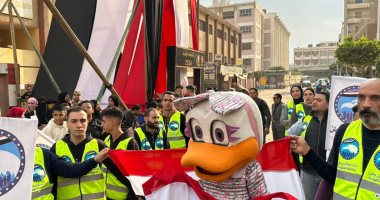 احتفالات ورقص وأغانى وطنية أمام اللجان الانتخابية بشبرا الخيمة.. صور