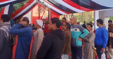 إقبال متزايد من الناخبين على اللجان فى هضبة الأهرام وحدائق أكتوبر.. صور