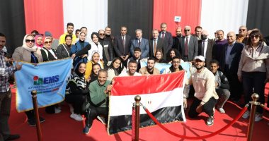عادل عبد الغفار وطلاب الأكاديمية الدولية للهندسة والإعلام يصوتون بلجنة مدينة الإنتاج