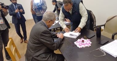 عمرو موسى يدلى بصوته فى الانتخابات الرئاسية بالزمالك.. فيديو وصور