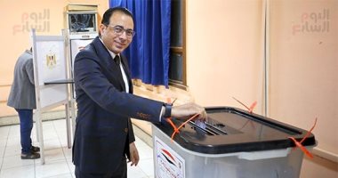 الكاتب الصحفي دندراوي الهواري يدلي بصوته في الانتخابات الرئاسية