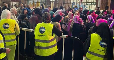 حشود من الناخبين على لجان الأسمرات قبل غلق باب التصويت.. صور