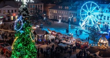 بولندا تستقبل العام الجديد بالزينات المبهرة وأسواق أعياد الميلاد
