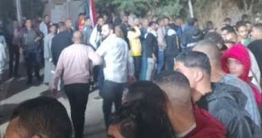 إقبال شبابى على اللجان فى هضبة الأهرام وحدائق أكتوبر قبل غلق التصويت.. صور