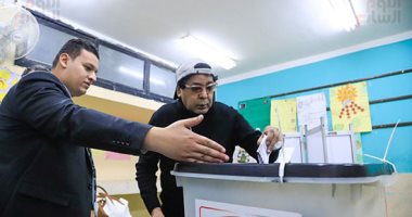 الكينج محمد منير يدلى بصوته فى الانتخابات الرئاسية 2024 بالشيخ زايد.. فيديو وصور