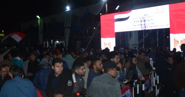 زحام واحتفالات أمام لجنة المنطقة الاقتصادية الانتخابية ببورسعيد قبل غلق اللجان