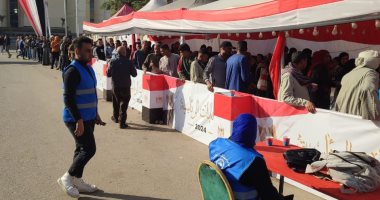 أطول طابور للناخبين أمام مدرسة نور الحرية الثانوية بالمنيرة الغربية..صور