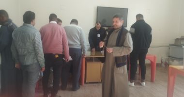 إقبال كبير للناخبين على لجنة المغتربين بنادى المنيا الرياضى.. صور