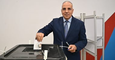 وزير الرى بعد الإدلاء بصوته بانتخابات الرئاسة: شعب مصر لا يتأخر عن نداء الوجب