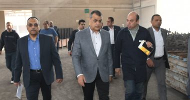 زيارة مفاجئة لـ"وزير الإنتاج الحربى" لعمال وقيادات "حلوان للمسبوكات" و"حلوان للصناعات الهندسية"