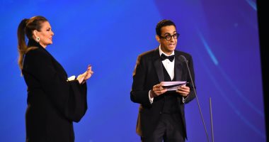 مهرجان الجونة يمنح مروان حامد جائزة "الإنجاز الإبداعي" وتسلمها النجمة يسرا