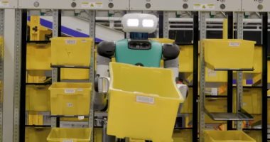 روبوت يعمل بمخزن يفهم لغة الإنسان وينفذ الأوامر باستخدام الذكاء الاصطناعي