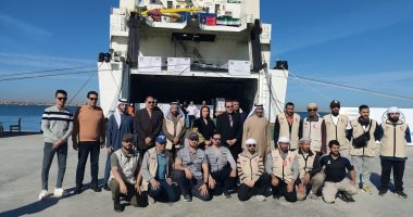 محافظ شمال سيناء يستقبل سفينة المساعدات الإماراتية الموجهة إلى غزة