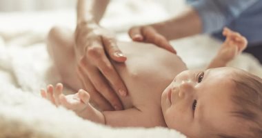 6 نصائح للعناية ببشرة طفلك حديث الولادة فى الشتاء