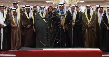 أداء صلاة الجنازة على أمير الكويت الراحل الشيخ نواف الجابر الصباح