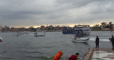الصيادون يحتفلون من قلب نهر النيل في دمياط بفوز الرئيس السيسي.. فيديو