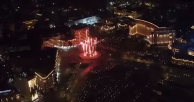 مواطنون يحتفلون بفوز الرئيس السيسى فى ميدان التحرير .. فيديو