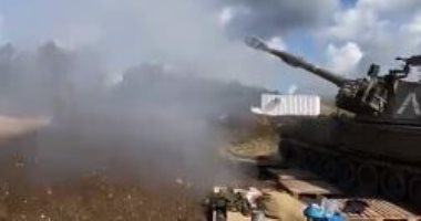دبابة إسرائيلية تطلق قذيفة على جندي من جيش الاحتلال بالخطأ.. فيديو