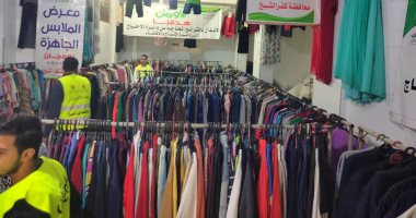 توزيع 3700 قطعة ملابس على 300 أسرة مجانا بقرى دسوق فى كفر الشيخ.. صور