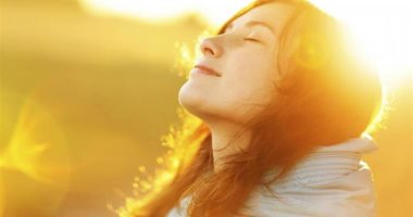 ما الرابط بين التعرض لأشعة الشمس والشعور بالسعادة؟ تقرير يوضح