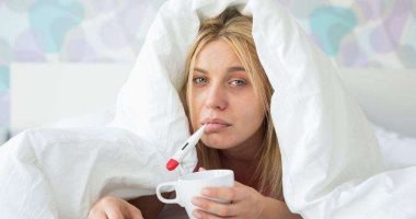 لماذا يشعر البعض بالبرد أكثر من غيرهم.. أسباب مرضية منها نقص بـ12