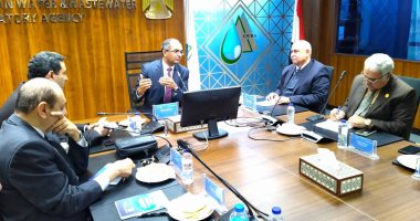 نائب وزير الإسكان يناقش فرص تطوير عدادات المياه الذكية بتكنولوجيا وصناعة مصرية
