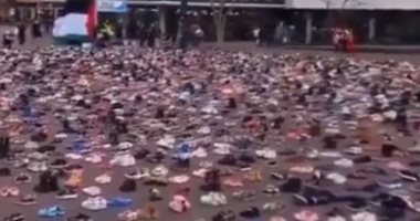 هولندا تتضامن مع أطفال غزة بـ8 آلاف حذاء صغير ..فيديو