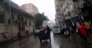 الأمطار تضرب مدن محافظة دمياط تزامنا مع نوة الفيضة الصغرى.. فيديو وصور