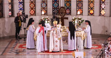 بطريرك الأقباط الكاثوليك يستقبل المهنئين بعيد الميلاد بكاتدرائية العذراء مريم