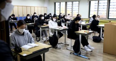 طلاب كوريون يقاضون الحكومة بعد إنهاء اختبارهم قبل موعده بـ90 ثانية