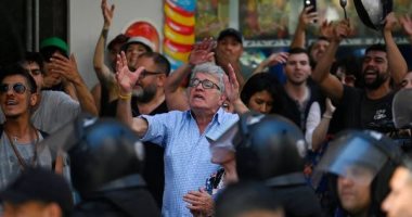 آلاف الأرجنتينيين يتظاهرون ضد إجراءات الرئيس ميلى الاقتصادية