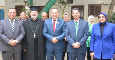 رئيس جامعة دمياط يزور كنيسة الروم الأرثوذكس للتهنئة بعيد الميلاد المجيد