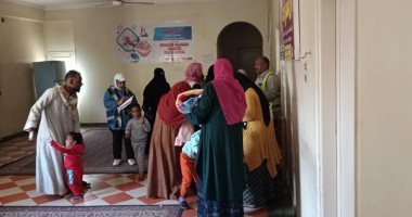 الكشف على 1081 حالة في قافلة طبية مجانية بقرية الشاورية بقنا