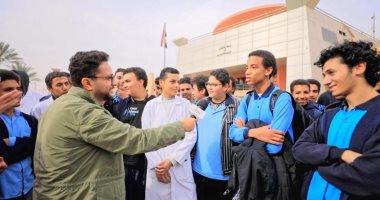 أحمد فايق يسأل والطلاب يجيبون.. تعرف على مزايا مدارس "ستيم" للمتفوقين
