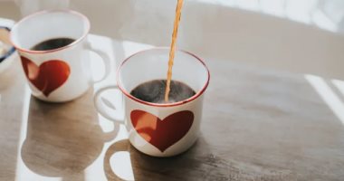 كيف يساعد فنجان القهوة على إصلاح العلاقة الزوجية؟.. استشارى علاقات تجيب