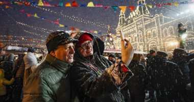 احتفالات رأس السنة في روسيا تتحدى انخفاض درجات الحرارة
