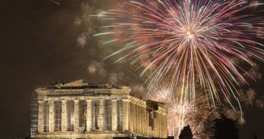 الألعاب النارية تضىء سماء اليونان احتفالا بالعام الجديد 2024
