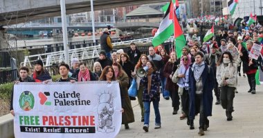 متظاهرون مؤيدون لفلسطين فى بلفاست يطالبون بوقف إطلاق النار فى غزة