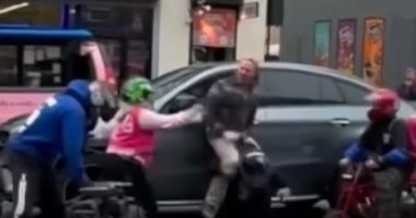 عصابة تهاجم ممثلا أمريكيا بشوارع هوليود نهارا.. صور
