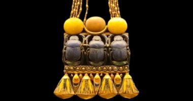 شاهد قلائد الملك الذهبى توت عنخ آمون.. تحف أثرية فى المتحف المصرى
