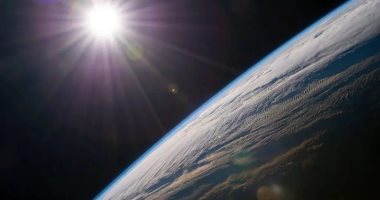 العلماء يطورون طلاءً زجاجيا يكافح تغير المناخ عن طريق عكس الإشعاع إلى الفضاء